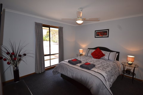 Riverbush Cottages - Accommodation in Bendigo 2