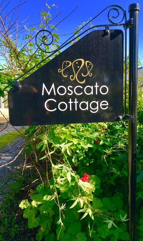 3 Divas Accommodation - The Moscato Cottage - Accommodation in Bendigo 1