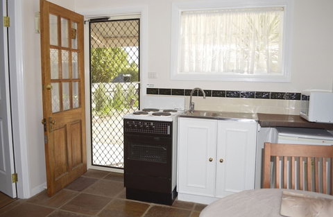 Almond Tree Cottage - Accommodation in Bendigo 2