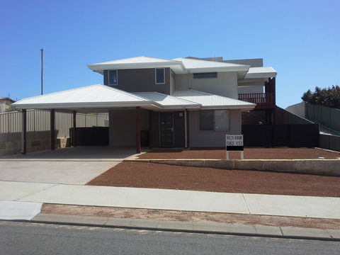 Cozzys Condo Luxury Beach House - Accommodation in Bendigo 0