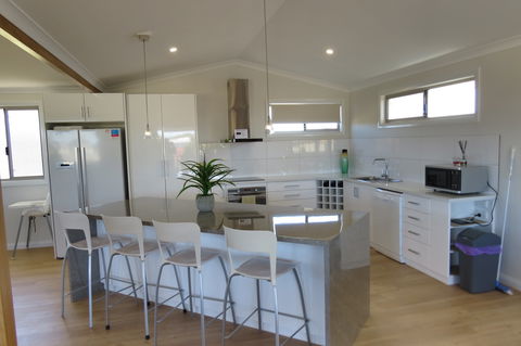 Cozzys Condo Luxury Beach House - Accommodation in Bendigo 2