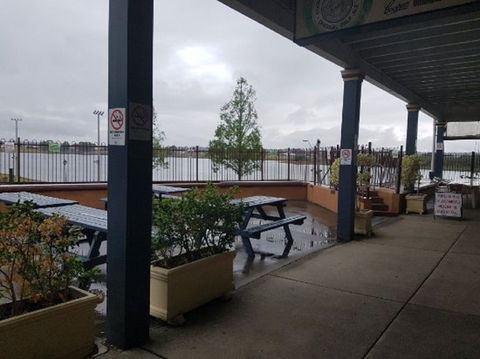 Crown Hotel Motel - Accommodation in Bendigo 1