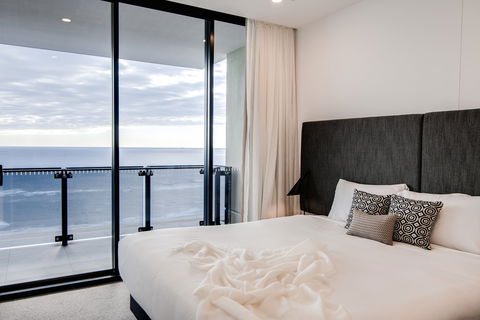 Iconic Kirra Beach Resort - Accommodation in Bendigo 0