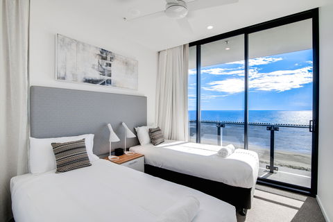 Iconic Kirra Beach Resort - Accommodation in Bendigo 1