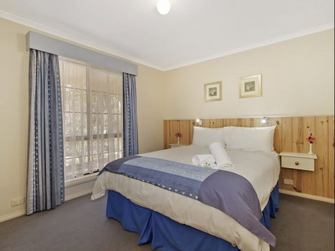 Oak Cottage - Tudor Village - Accommodation in Bendigo 0