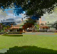 Petersons Guesthouse and Winery - Accommodation in Bendigo