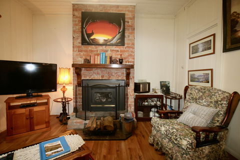 Tenterfield Luxury Historic Cottage - Accommodation in Bendigo 2