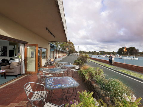 The Waterfront Wynyard - Accommodation in Bendigo 1