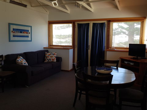Blue Manna Waters – Apartment A - Accommodation in Bendigo 0