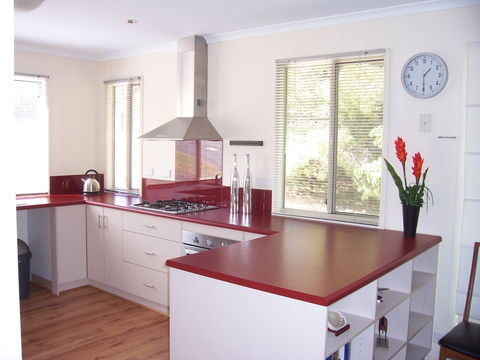 Century 21 SouthCoast: All Decked Out - Accommodation in Bendigo 2