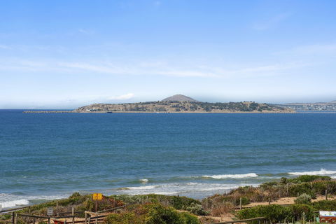 Chiton On The Rocks - Breathtaking Panoramic Coastal Views - Accommodation in Bendigo 1