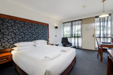 Commodore On The Park - Accommodation in Bendigo 2