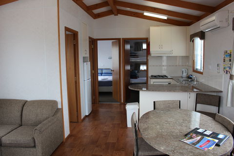 Golden Terrace Holiday Park - Accommodation in Bendigo 2