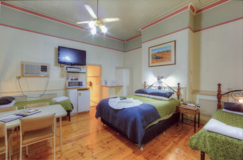 The Lodge Outback Motel - Accommodation in Bendigo 2