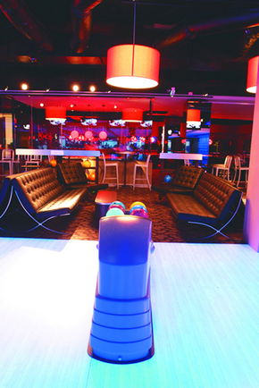 Strike Bowling Bar - King Street Wharf - Accommodation in Bendigo 3
