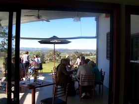 Tenafeate Creek Wines - Accommodation in Bendigo 0