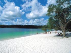 Lake McKenzie - Accommodation in Bendigo 0