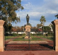 Dalby War Memorial and Gates - Accommodation in Bendigo