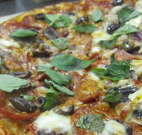 Mezzadellas Woodfired Pizza and Tapas - Accommodation in Bendigo