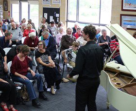 Artists On Parade Art Gallery - Accommodation in Bendigo 2