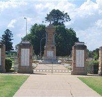 Warwick War Memorial and Gates - Accommodation in Bendigo