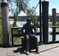 Captain John Egge Statue - Accommodation in Bendigo