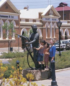 Miners Monument - Accommodation in Bendigo 1