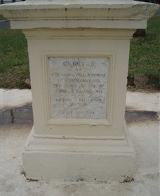 The Coronation Lamp Memorial - Accommodation in Bendigo 1
