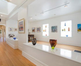 Lost Bear Gallery - Accommodation in Bendigo 1