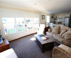 Keith Tulloch Wine - Accommodation in Bendigo 3