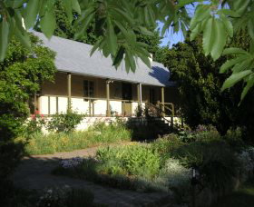 Raglan Gallery And Cultural Centre - Accommodation in Bendigo 1