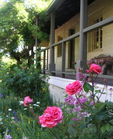 Raglan Gallery And Cultural Centre - Accommodation in Bendigo 2