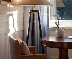 East Coast Lounge - Accommodation in Bendigo 4