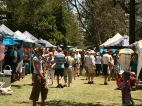 Broadbeach Art And Craft Markets - Accommodation in Bendigo 1