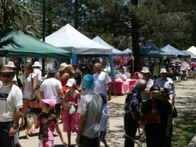 Broadbeach Art And Craft Markets - Accommodation in Bendigo 3