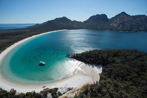 Wineglass Bay Cruise From Coles Bay - Accommodation in Bendigo 0