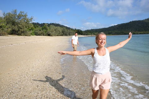 1-Night Whitsundays Tour By Catamaran With Paradise Cove Resort From Airlie Beach - Accommodation in Bendigo 0