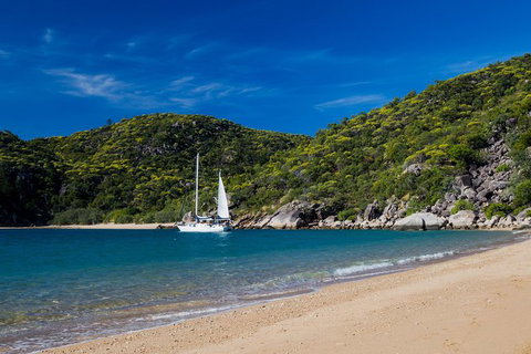 Full-Day Adventure Sailing Experience: Circumnavigate Magnetic Island - Accommodation in Bendigo 0