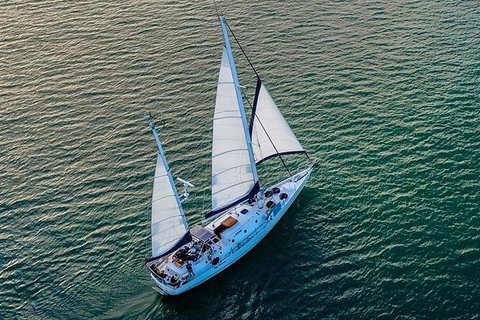 Full-Day Adventure Sailing Experience: Circumnavigate Magnetic Island - Accommodation in Bendigo 1