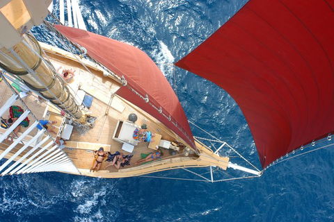 2-Day Whitsundays Sailing Adventure: Alexander Stewart - Accommodation in Bendigo 0