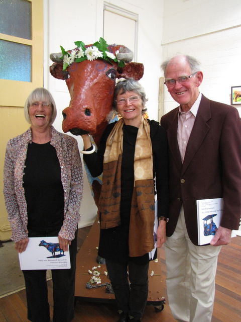 Daisy The Decorated Dairy Cow - Accommodation in Bendigo 2