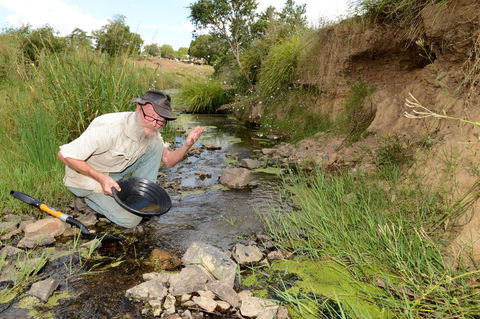 Gold Panning, Deep Creek - Accommodation in Bendigo 0