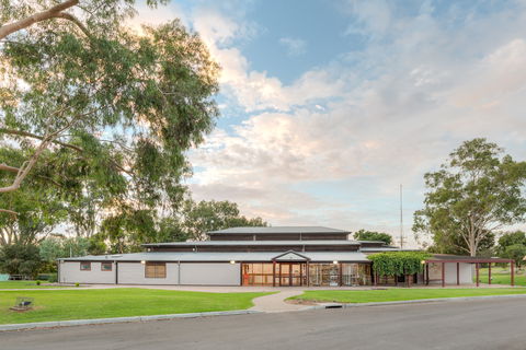Swan Hill Regional Art Gallery - Accommodation in Bendigo 0