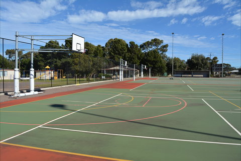 Cleve Sporting Facilities - Accommodation in Bendigo 0