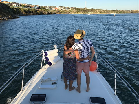 Cruising The  Swan River In At Sunset With Boutique Cruise - Accommodation in Bendigo 2