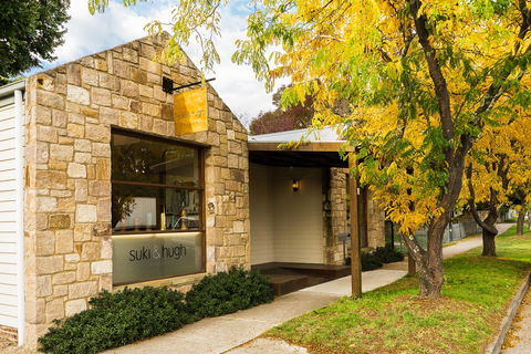 Suki And Hugh Gallery - Accommodation in Bendigo 0