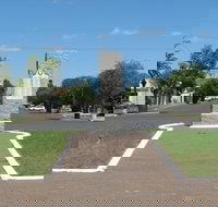 War Memorial and Heroes Avenue Roma - Accommodation in Bendigo