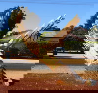 Loxton Tree sculptures - Accommodation in Bendigo