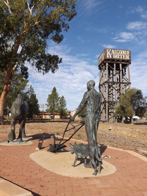 Merredin Railway Water Tower - Accommodation in Bendigo 0