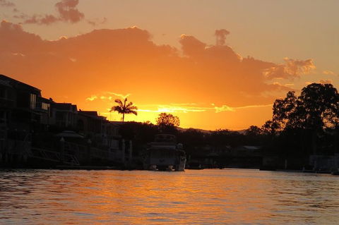 Romantic Gondola Dinner Cruise For Two - Accommodation in Bendigo 9